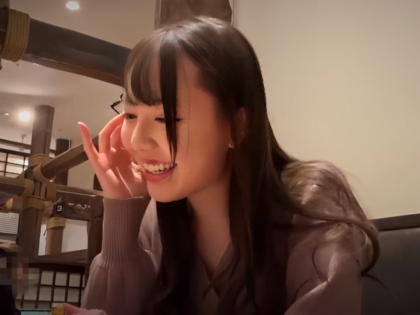 【ちっぱい美少女とのデートSEX】手首を拘束されて興奮！正常位やバックでパンパンされチンポ堕ち！甘えん坊な姿がたまらない！