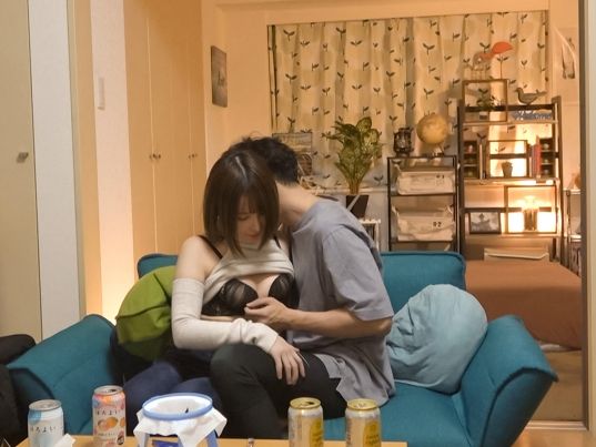 【素人ナンパ】色白もっちり肌なスレンダー美女をナンパでヤリ部屋に連れ込みセックスを盗撮！従順に勃起チンポにご奉仕♥