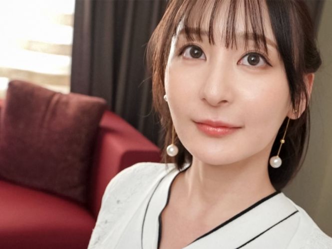 【三十路人妻の裏の顔】真面目な顔して超エロい!夫を愛する奥様がチ○ポに夢中♡ 三十路の色気と変態プレイで男を骨抜きにする!