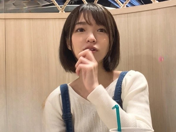 【19歳の初体験】 純情美少女がエロの世界に誘われ、潮吹きまくりの大絶頂！ 初めての快感に足ガクガクでイキまくり♡