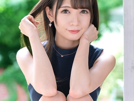 【キュートな美少女と生ハメ】『気持ちいい…』無邪気な笑顔がたまらない！エッチなカラダを激しく揺らして感じまくる！生チ●ポを挿入され、奥まで突かれて本気で感じちゃう姿にメロメロ！濃厚な精子を奥に受け止める瞬間は必見！