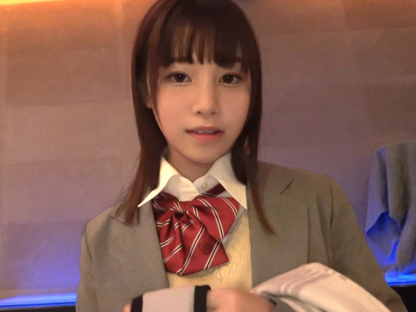 【ロリっ子JKの危険な好奇心】『気持ちいい…もっと…』幼さ残る美少女が年上オジサンの極太チンポに夢中！ 従順なご奉仕フェラから、激しいピストンで子宮を刺激され、トロトロのマンコはもうメロメロ！♡