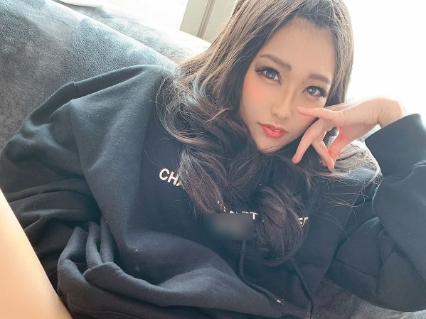 【コスプレ即ハメ】制服姿の淫乱キャバ嬢と即ヤリ！未開発のウブマ○コをプロのテクで開発、本気で感じまくるドスケベ性交♥