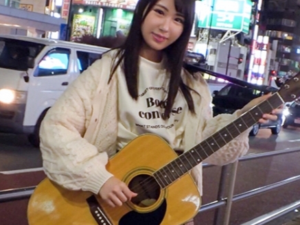 【ナンパ成功!美尻素人娘をゲット】ミュージシャンの卵を夢見る美尻ガールを口説き落とす!白濁ザーメンを顔面にぶっかけられ、恥じらう姿がたまらない!ストリートで輝く彼女の、隠されたエロさに迫る!