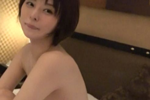 【微乳お姉さんの密着誘惑】『小さなおっぱいも感じるの…』控えめバストが逆にそそる！密着度MAXの濃厚セックスで、敏感ボディが悶えまくる♡ハメ撮りで本気の喘ぎ声が漏れちゃう！