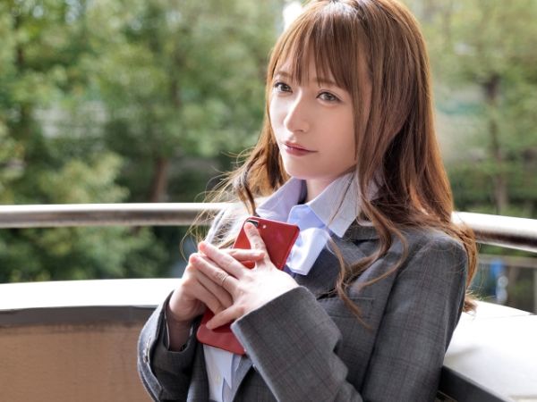 【背徳の情事】旦那にバレた！？スレンダー美熟女が元教師と禁断の不倫セックスに溺れる…旦那の目の前で他人棒に喘ぐ人妻の淫らな姿♡